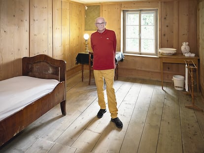 Retrato del director de la Nietzsche Haus, Peter André Bloch, en la habitación donde durmió el alemán durante siete veranos casi ininterrumpidos entre 1881 y 1888. 