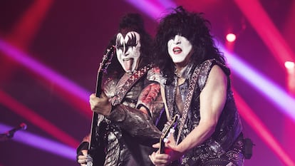 Gene Simmons (izquierda) y Paul Stanley, durante un concierto de Kiss en Helsinki, el 20 de junio.