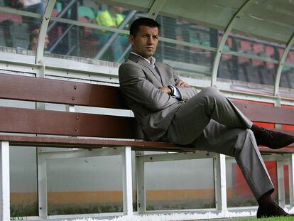 Djukic, en el banquillo de la selección serbia sub 21, en un partido en 2007.