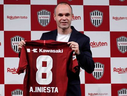 Iniesta, amb la samarreta del Vissel Kobe a Tòquio.