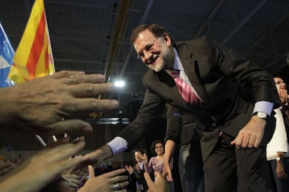 Que Mariano Rajoy comience la campaña en Castelldefels no es gratuito. Según los resultados de las últimas elecciones generales, los votos de Cataluña fueron los que inclinaron la balanza a favor de los socialistas.