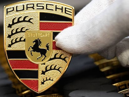 Logo de la marca de lujo Porsche.