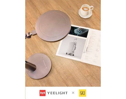 Este flexo Yeelight de Xiaomi cuenta con un selector de intensidad en su base