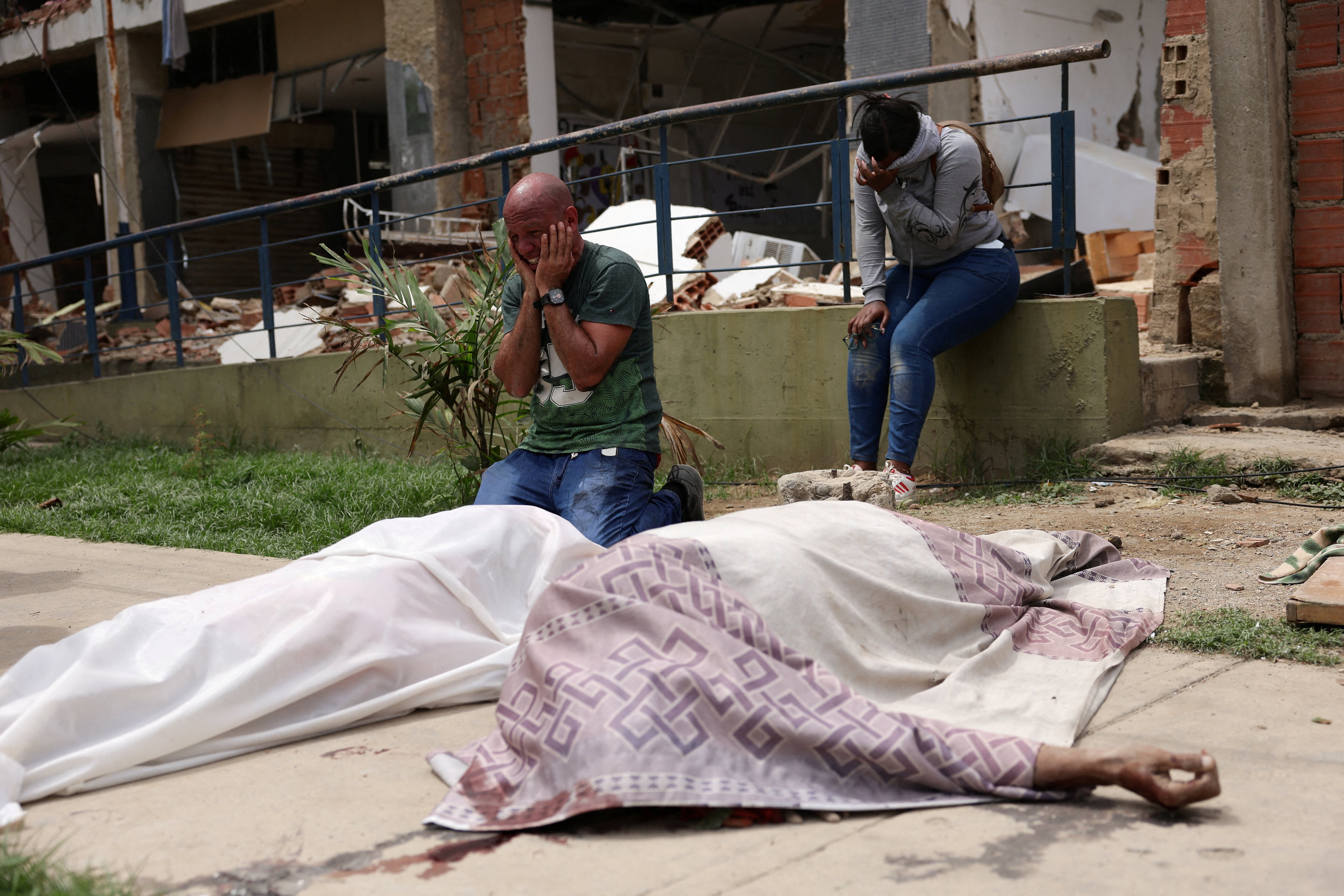 Última hora del terremoto en Venezuela, en directo | El Gobierno de Venezuela eleva a 235 los muertos y a 4.300 los heridos un día después de dos terremotos devastadores