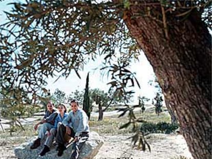 De izquierda a derecha, Ignacio Congost, Carolina Pena y Carlos J. Durá, de la Universidad de Alicante.