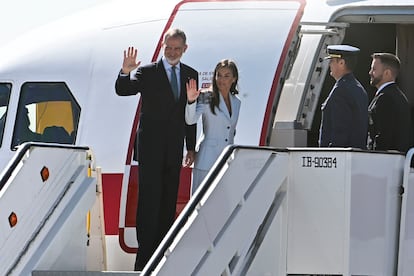 Los reyes, Felipe VI y Letizia Ortiz, a su salida en su primer viaje de Estado a Egipto, el 16 de septiembre de 2025. 