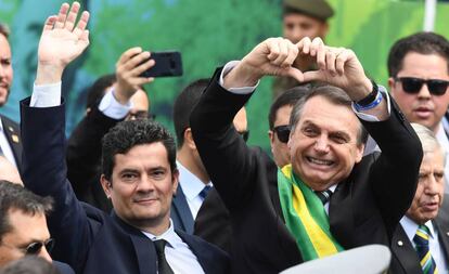 Jair Bolsonaro junto a su ministro de Justicia, Sérgio Moro.