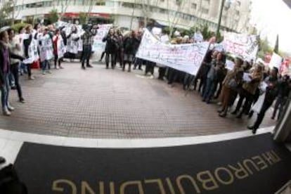 Un momento de la concentración de los trabajadores de NH Hoteles. EFE/Archivo