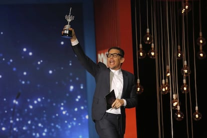 El actor Ethan Hawke, con el Premio Donostia, en el Festival de Cine de San Sebastián.