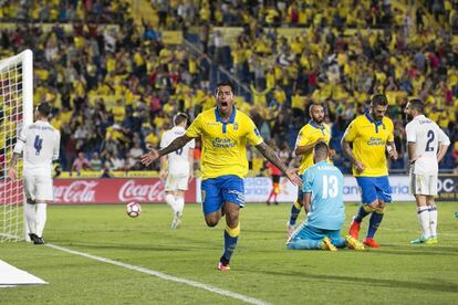 Araujo celebra su gol al Real Madrid.