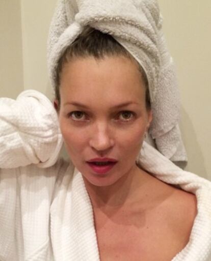 Kate Moss fue la primera en fotografiarse saliendo de la ducha.