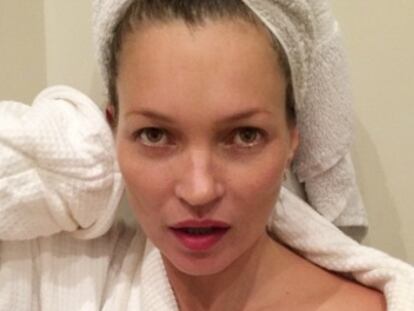 Kate Moss fue la primera en fotografiarse saliendo de la ducha.