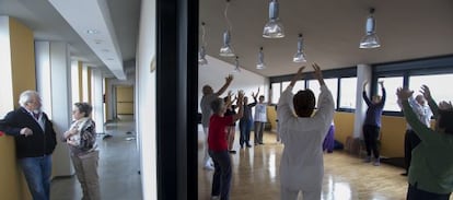 Miembros de una residencia de la tercera edad cooperativa en Torremocha del Jarama (Madrid).