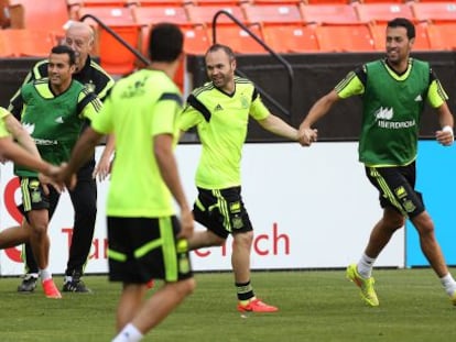 Pedro, Iniesta y Busquets en el Fedex Field Stadium