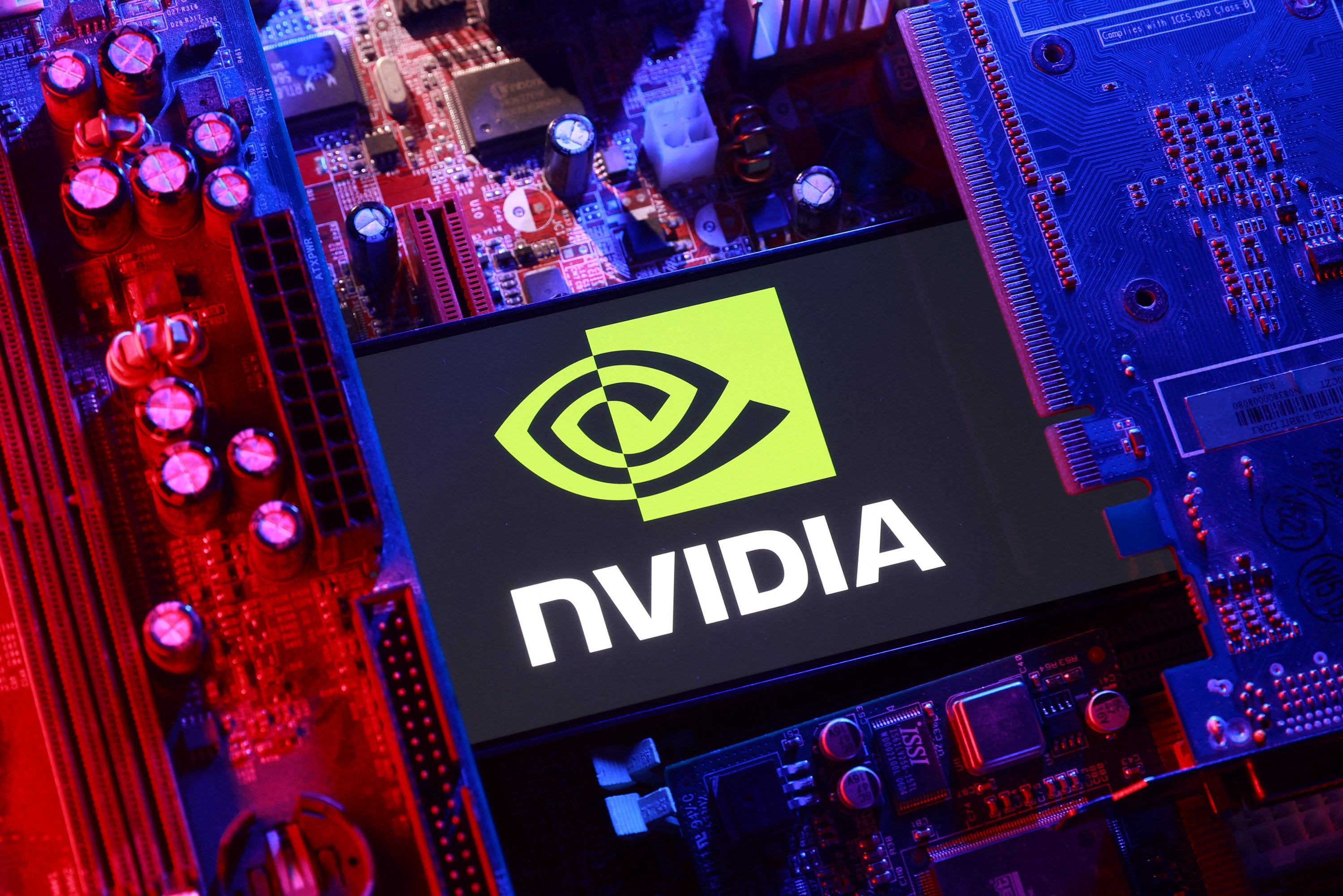 El logotipo de Nvidia y una placa de ordenador, en una imagen de archivo.