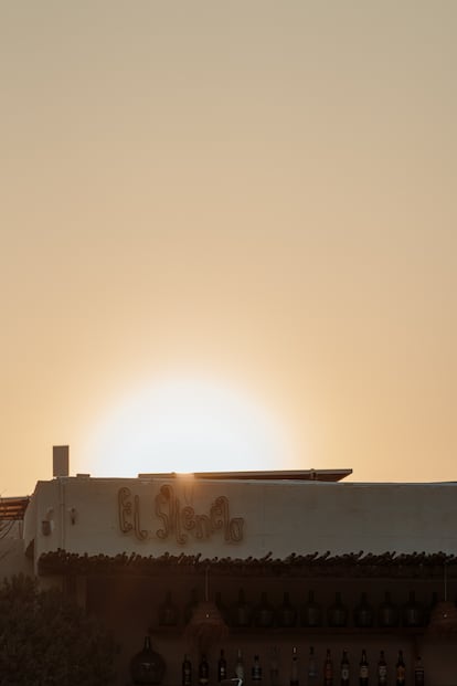 Silencio Ibiza has given a twist to the traditional beach bar concept, but with a nod to the island's hippie DNA, like the lysergic letters on the sign.