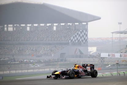 Vettel da las primeras vueltas al circuito de Nueva Delhi el viernes.