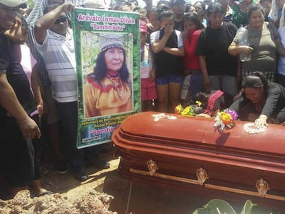 El funeral de  la chamán Olivia Arevalo.