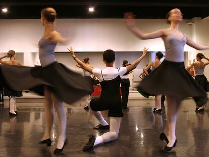 Una clase en el Real Conservatorio Profesional de Danza de Madrid.