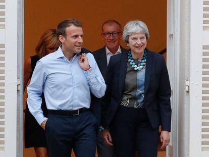 Emmanuel Macron y Theresa May, ayer.