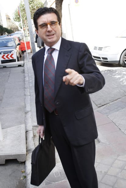 Jaume Matas, ayer a la salida de su casa de Madrid.