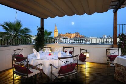 Terraza del hotel sevillano Vincci La Rábida