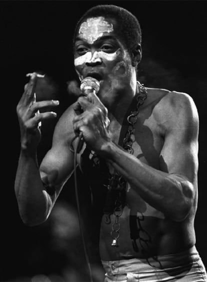 El músico y activista nigeriano Fela Kuti (1938-1997), en un concierto en París en 1986.