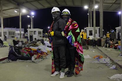 Ambiente nocturno en la frontera de Ras Jdir, Túnez, donde numerosos refugiados llegados de Libia pasan la noche. Revuelta popular en Libia, país que se suma a la ola de cambios en el mundo árabe. Febrero de 2011.