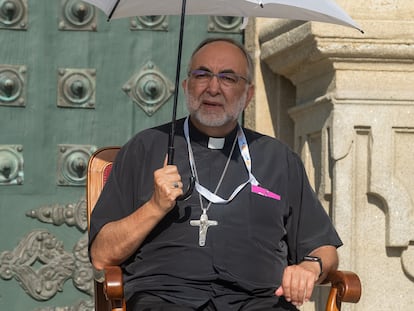 El arzobispo de Oviedo, Jesús Sanz Montes, en la inauguración de la peregrinación europea de jóvenes en Santiago de Compostela, en agosto.