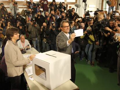 El president Artur Mas vota el 9-N a Barcelona.