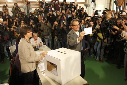 El president Artur Mas vota el 9-N a Barcelona.