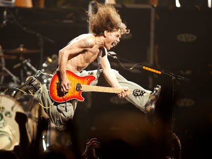 Eddie Van Halen en 2004, durante un concierto en Nueva Jersey