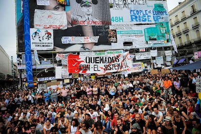 Imagen de la acampada de los indignados del movimiento 15-M en la Puerta del Sol, en Madrid, en el año 2011.