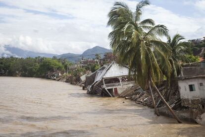 Una casa destruida por las inundaciones en el municipio de Coyuca, Guerrero.