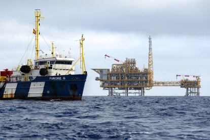 A gas platform in the Ebro Delta. 