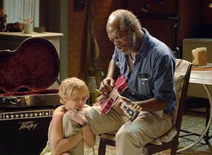 Christina Ricci y Samuel L. Jackson, en <i>Black snake moan.</i>