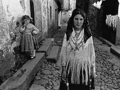 Instantánea realizada por el fotógrafo Sanz Lobato: 'El Peropalo'. Villanueva de la Vera, Cáceres.