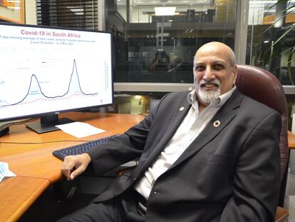 El epidemiólogo Salim Safurdeen Abdool Karim en su despacho.