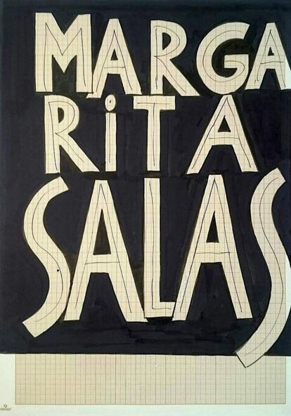 Margarita Salas es una bioquímica precursora de la biología molecular en España y premio Nacional de Investigación Santiago Ramón y Cajal (1999). Fue discípula de Severo Ochoa en Nueva York y, junto a su marido, el científico Eladio Viñuela, se encargó de impulsar la investigación española en el campo de la bioquímica. Salas es actualmente profesora Ad Honorem en el Centro de Biología Molecular Severo Ochoa, en Madrid. Además, es la primera mujer científica en la Real Academia Española y ha sido la primera española en la Academia Nacional de Ciencias de Estados Unidos.