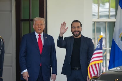 Donald Trump recibe a Nayib Bukele en la Casa Blamca, este lunes.