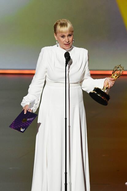 Patricia Arquette emocionó al público al recordar a su fallecida hermana Alexis mientras recogía su Emmy.