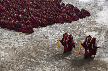 El Monlam es la oración más importante para los tibetanos y estuvo prohibido durante la Revolución Cultural china. En los últimos años, las autoridades han permitido que se vuelva a celebrar.