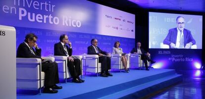 Carlos del Río, director general de Autopistas Internacionales de Abertis; Luis Gallego, presidente de Iberia; Javier Ayuso, adjunto al director de EL PAÍS; Rosa M. Hernández, presidenta de MC-21 y Fernando Mata, director general adjunto de Mapfre.