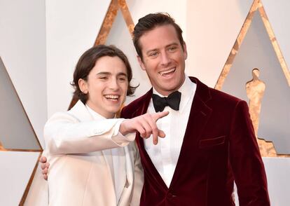 Os atores de 'Me Chame Pelo Seu Nome', Timothee Chalamet (à esq.) e Armie Hammer na chegada do Oscar. Filme concorre em quatro categorias.