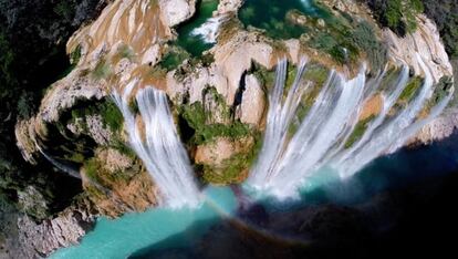 Primeiro prêmio da categoria do público. É a cascata de Tamul, em San Luis Potosí (México), foi tirada por Postandfly.