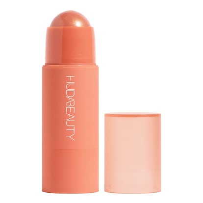 El colorete en barra de Huda Beauty promete nueve horas de duración y cuenta con una fórmula enriquecida a base de extracto de lichi y vitamina E que se funde instantáneamente en la piel.

26,99€