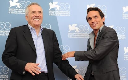 El director italiano Marco Bellocchio (izquierda) y el actor Pier Giorgio Bellocchio antes de la proyección de 'Bella addormentata'. 