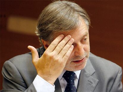 El alcalde de Torrent, Josep Bresó, durante su intervención en la comisión que investiga el accidente de metro de Valencia.