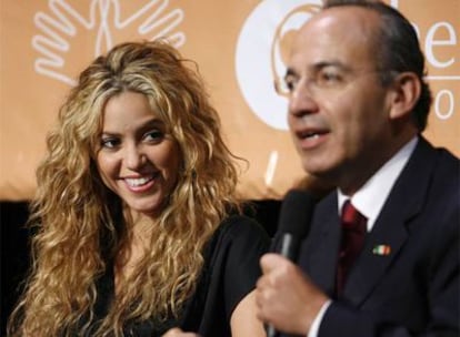 Shakira y el presidente de México, Felipe Calderón.