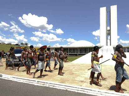 Ind&iacute;genas protestam em Bras&iacute;lia. 